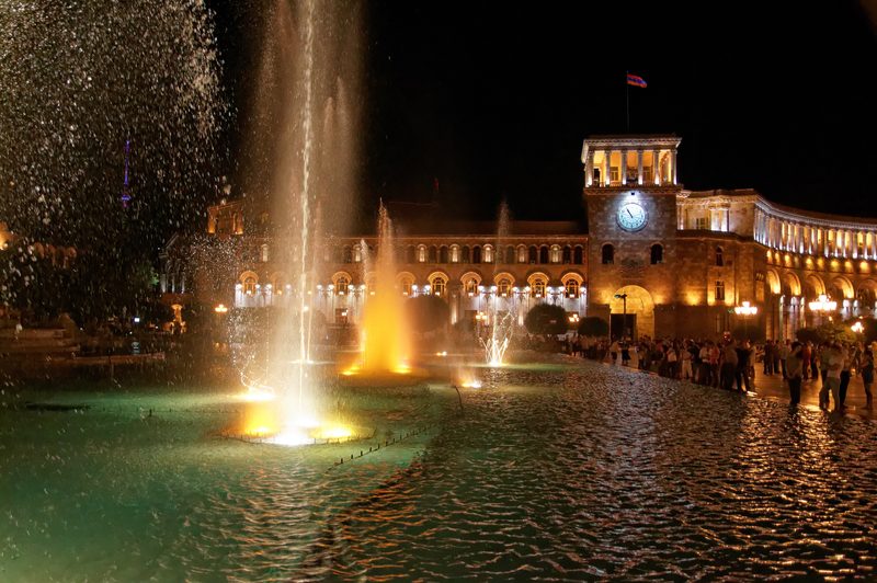 Society. Photo: Vyacheslav Argenberg / Wikimedia Commons, CC BY 4.0, cropped